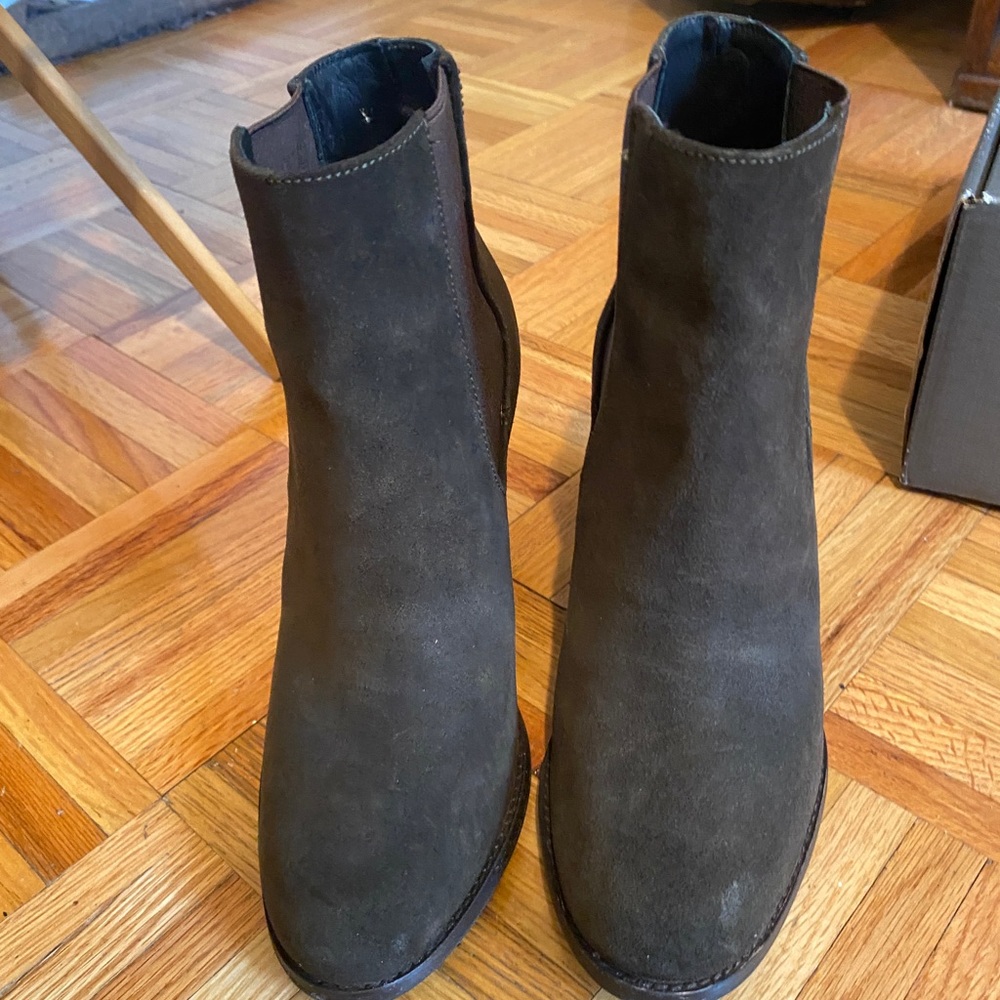 Thursday Chelsea Boots - Picture 6 of 7
